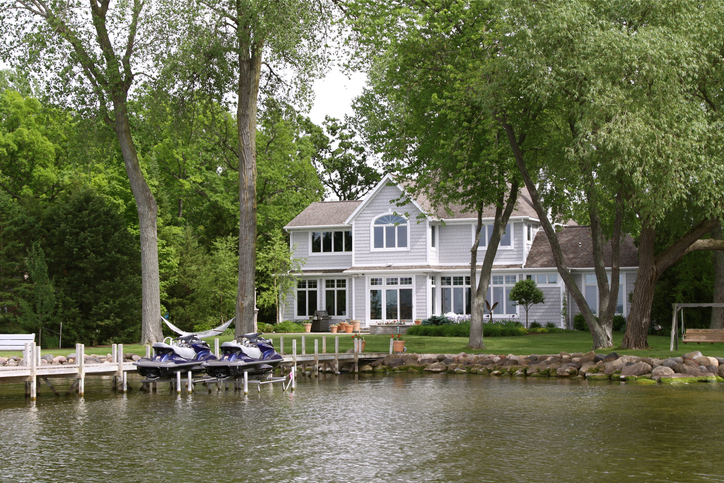 Luxury Home On The Lakefront with jet skis