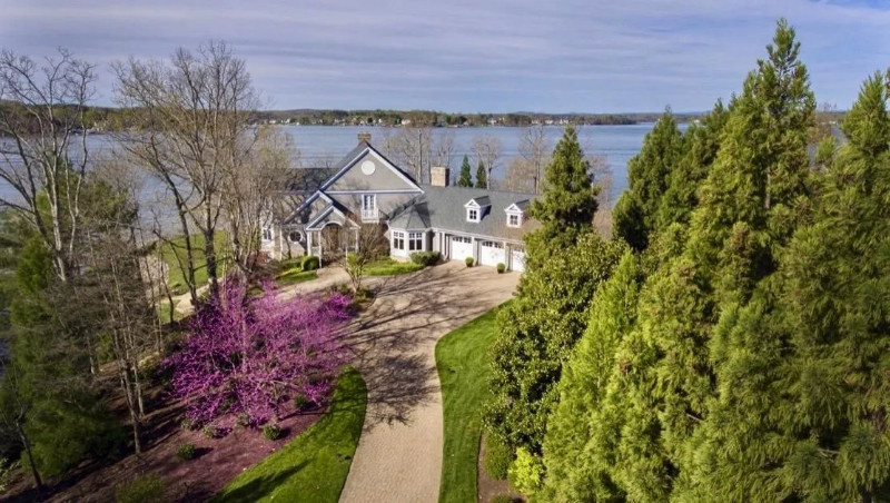 Aerial photo of a luxurious house