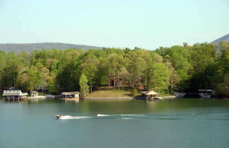 waterskiing