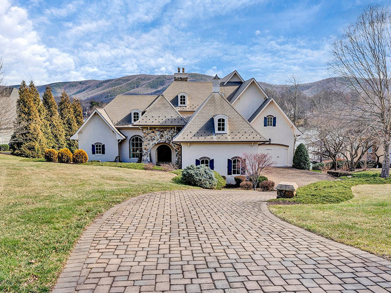 The Role Of Curb Appeal In Buying And Selling Smith Mountain Lake Luxury Homes