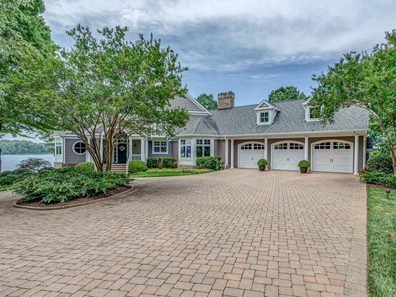 The Role Of Curb Appeal In Buying And Selling Smith Mountain Lake Luxury Homes