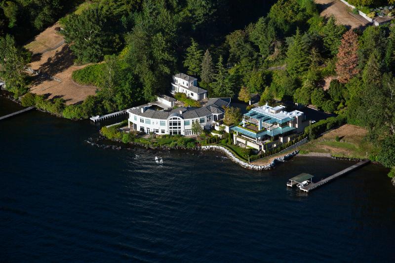 Differences Between a Conventional Home and a Waterfront Home